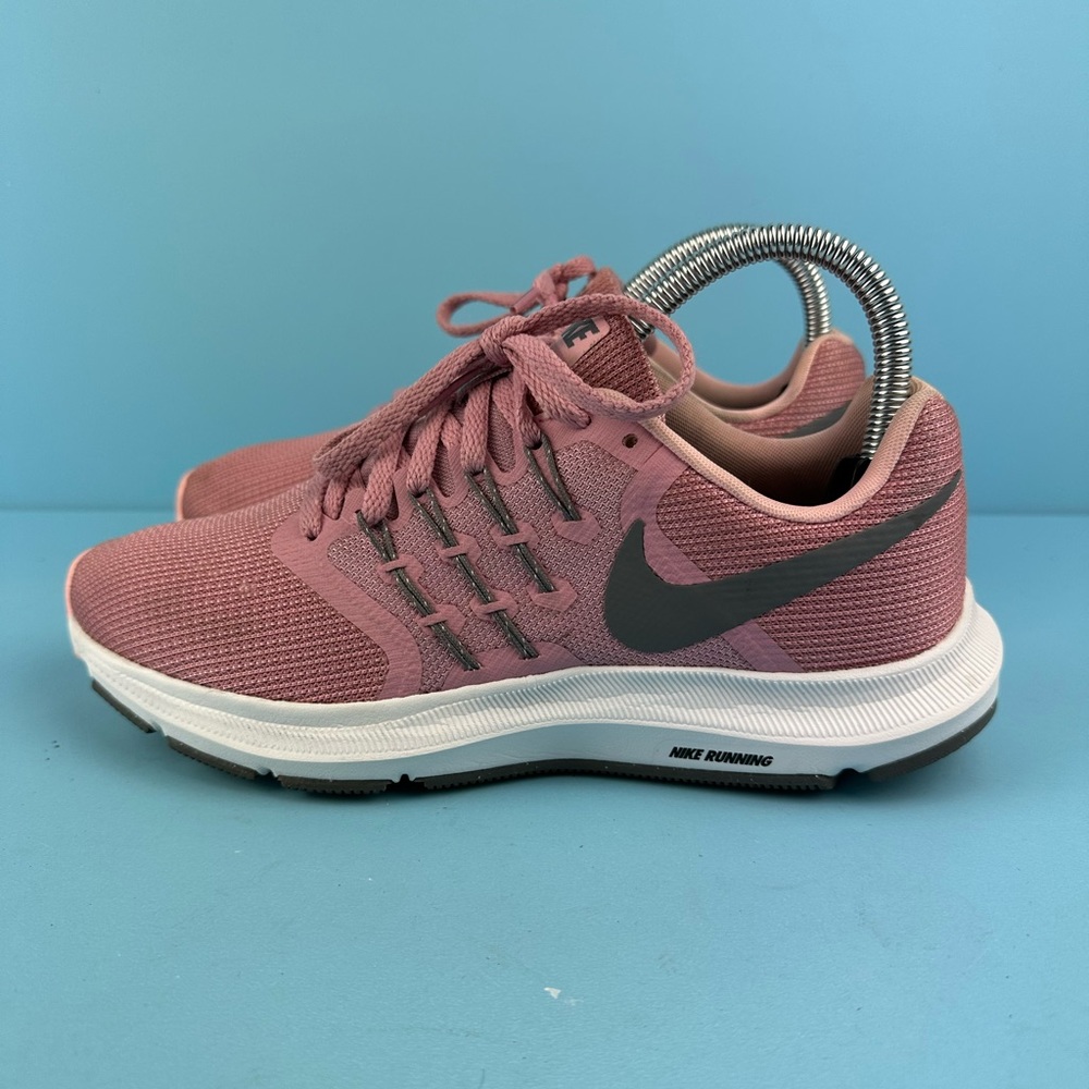 Nike WMNS Run Swift Nature Pink Running shoes.